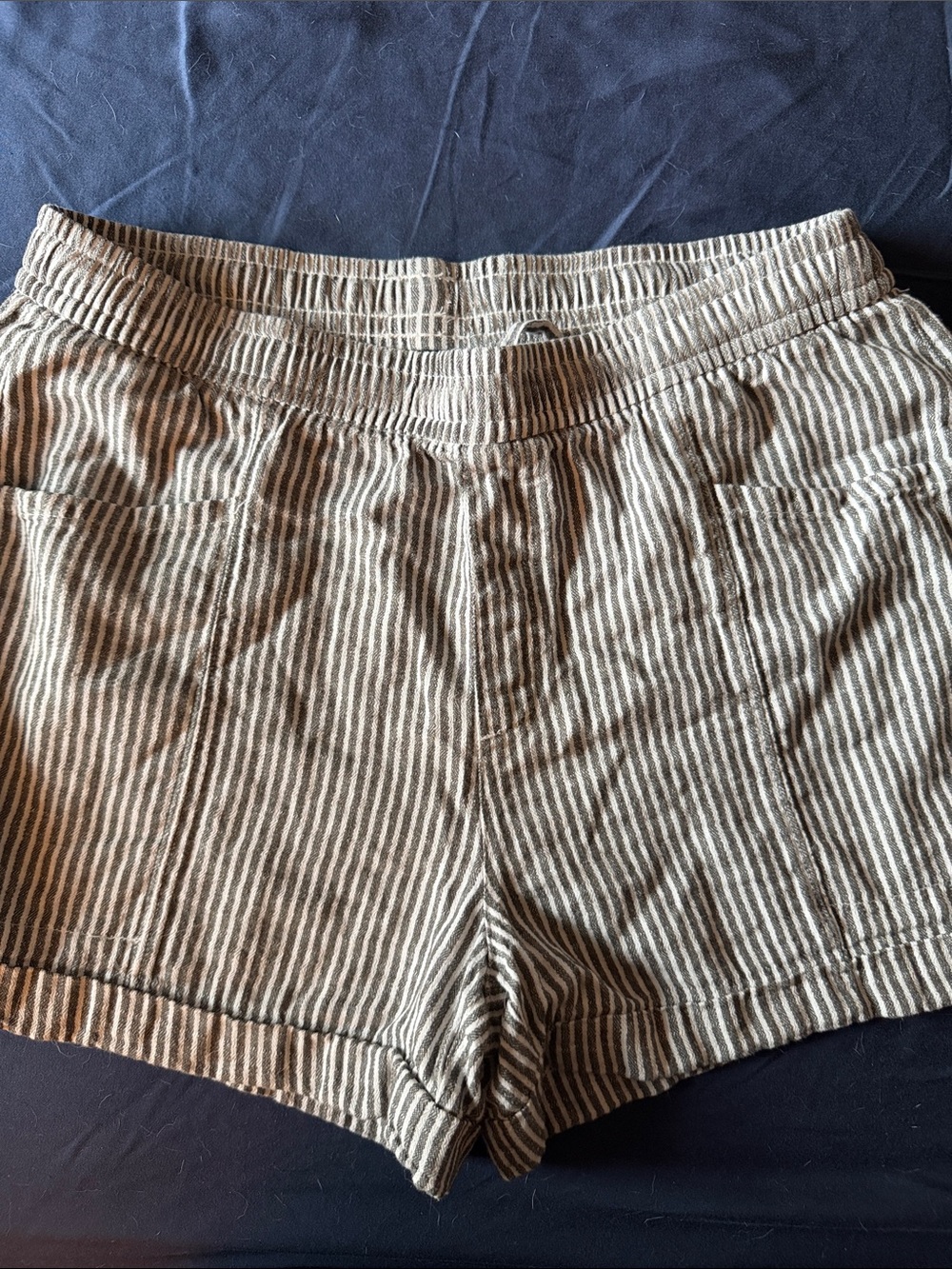 Old Navy High-Waist Striped Shorts in Beige and White